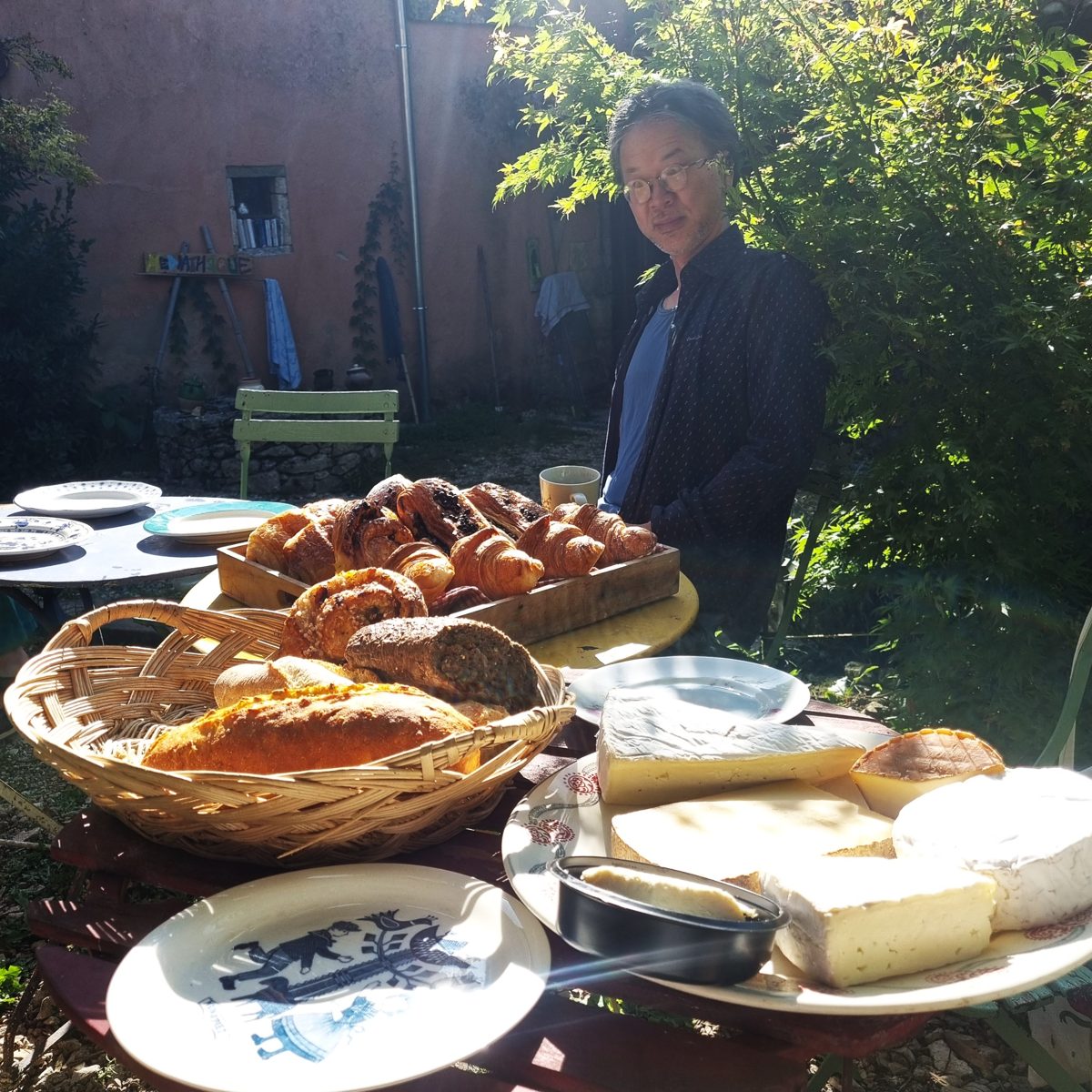 Petit-déjeuner au jardin, Moulin de Canole
